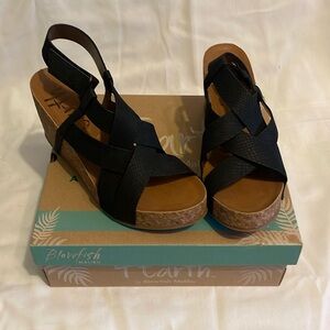 Black strappy wedges - New